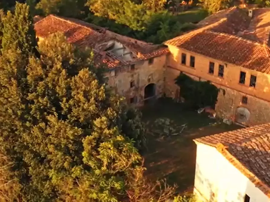 Immagine 12 di Casa colonica in vendita  a Asciano