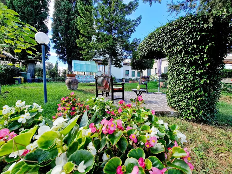 Immagine 1 di Porzione di casa in vendita  a Signa