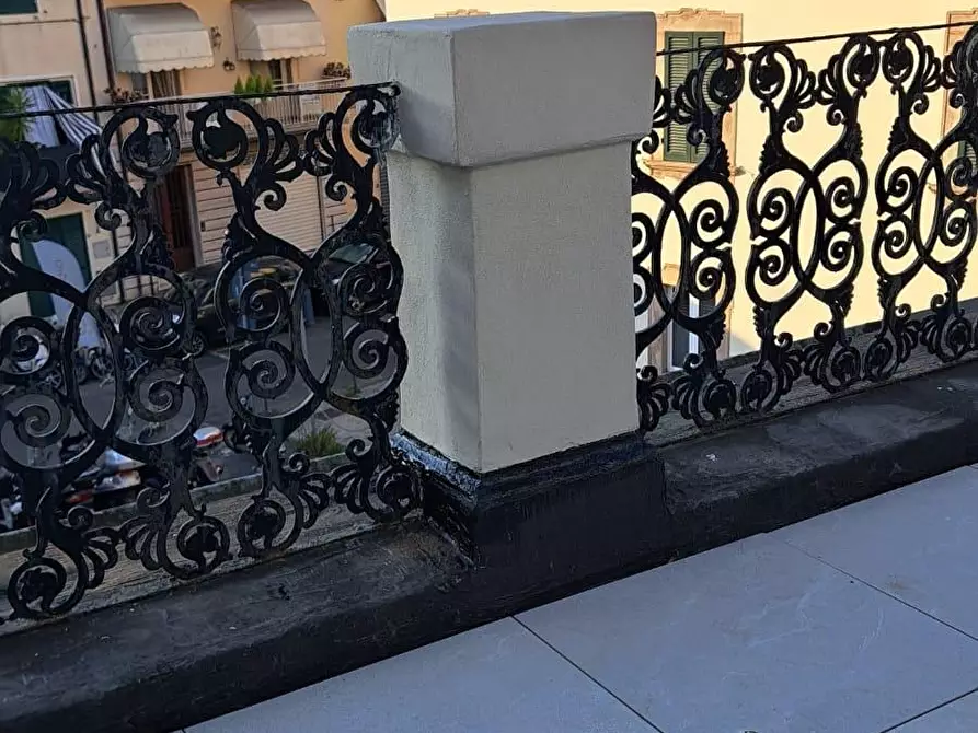 Immagine 34 di Appartamento in vendita  a Viareggio