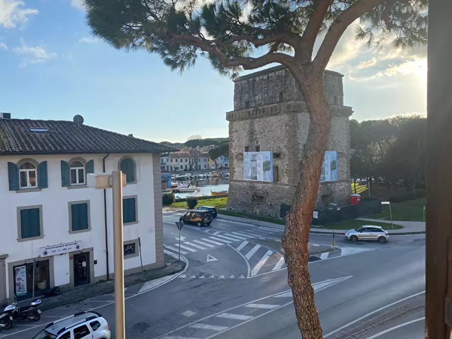 Immagine 6 di Appartamento in vendita  a Viareggio