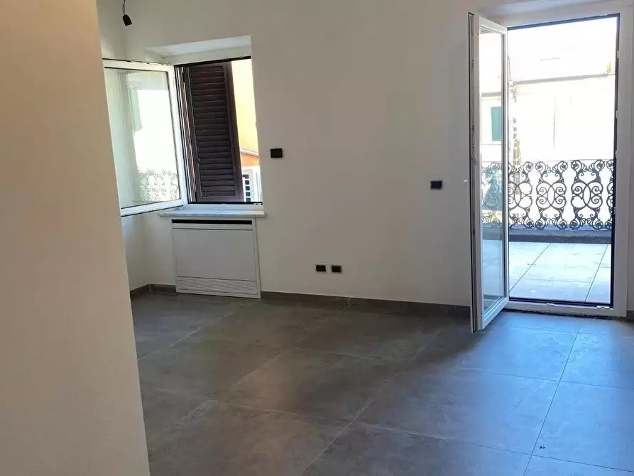 Immagine 3 di Appartamento in vendita  a Viareggio