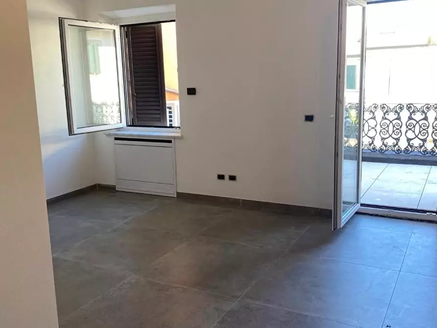 Immagine 1 di Appartamento in vendita  a Viareggio