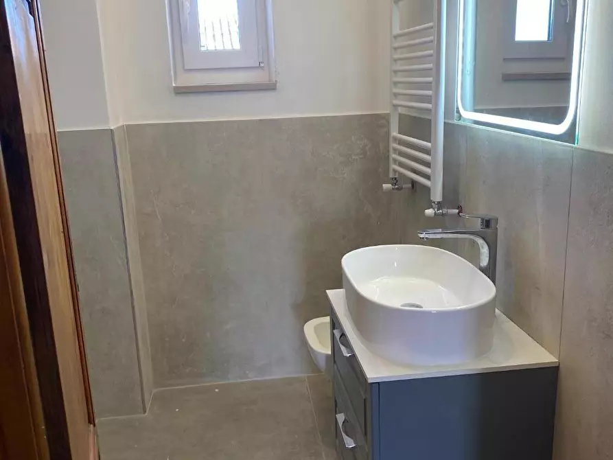 Immagine 27 di Appartamento in vendita  a Viareggio