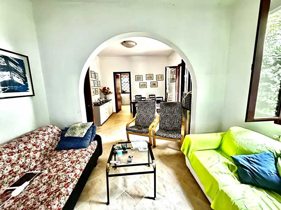 Immagine 4 di Casa indipendente in vendita  a Massa