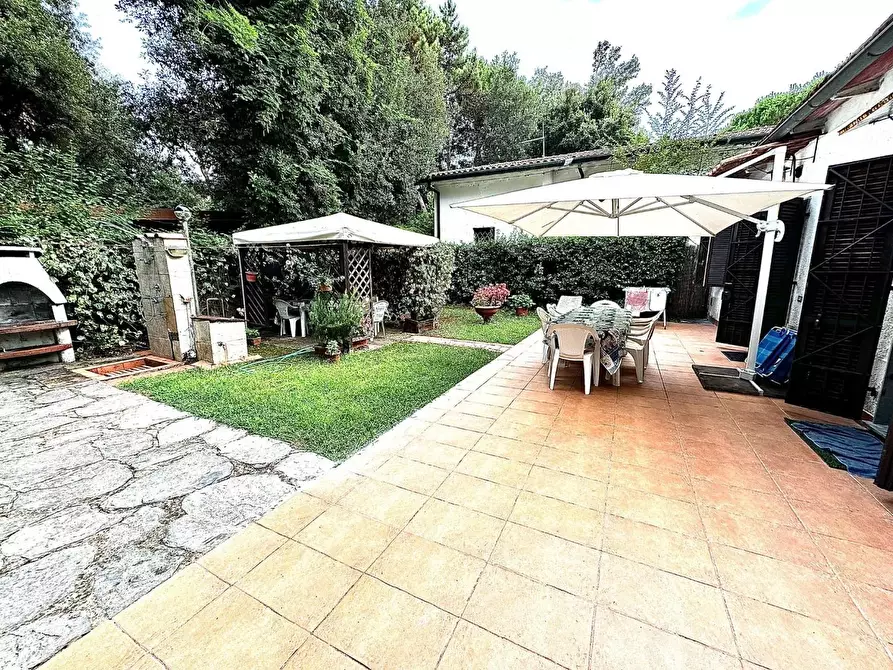 Immagine 2 di Casa indipendente in vendita  a Massa