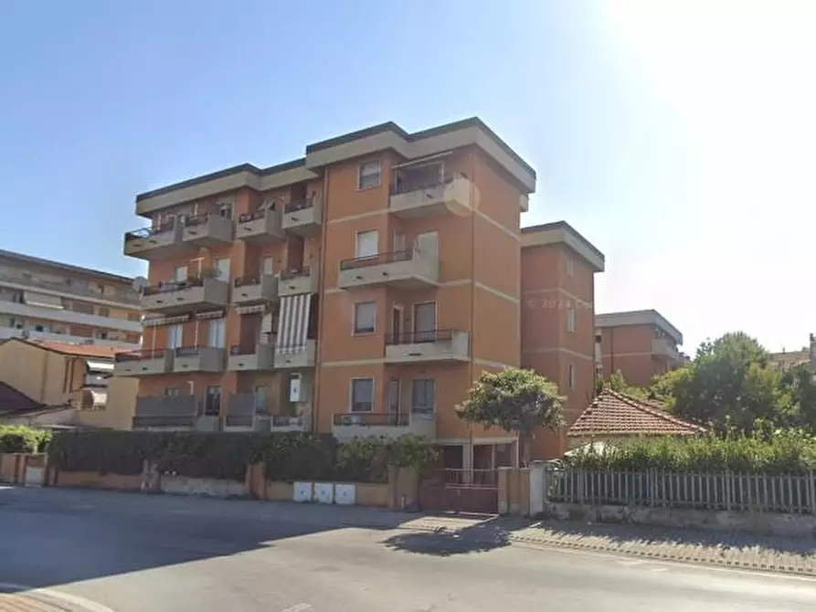 Immagine 1 di Appartamento in vendita  a Viareggio