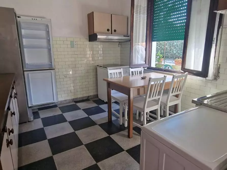 Immagine 2 di Casa semindipendente in vendita  a Carrara