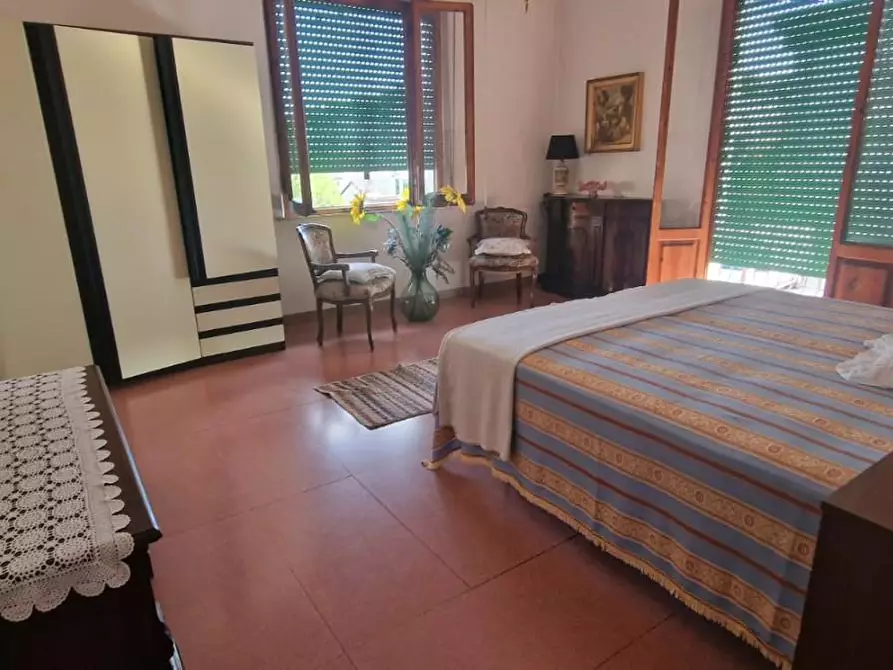 Immagine 12 di Casa semindipendente in vendita  a Carrara