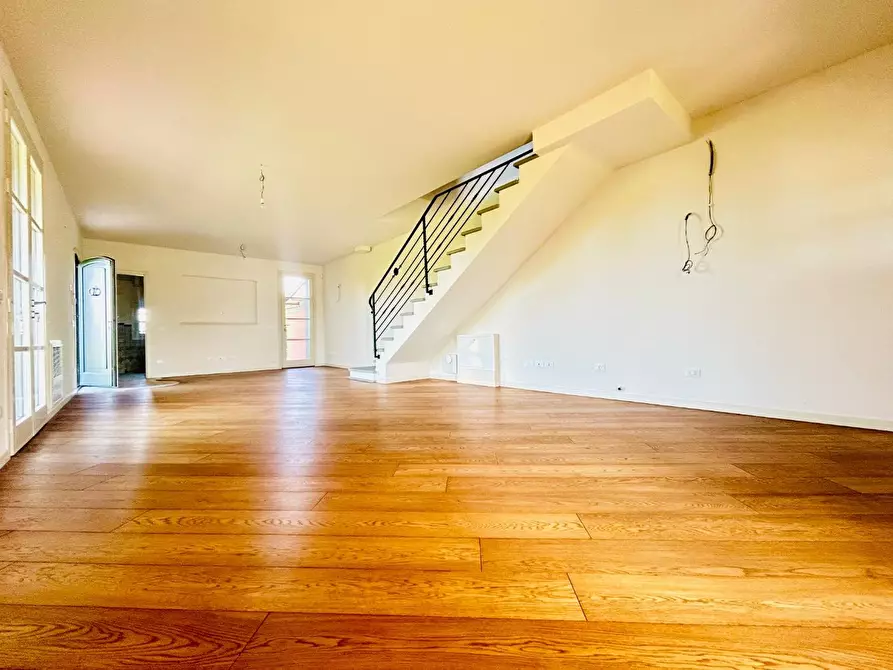 Immagine 1 di Casa bifamiliare in vendita  a Empoli