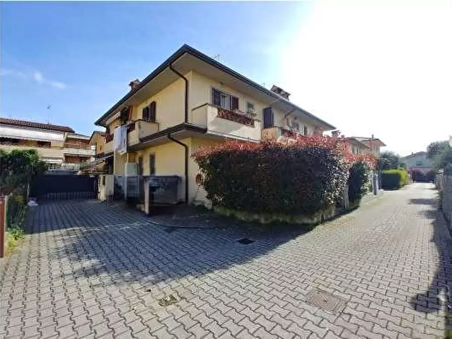 Immagine 1 di Villa in vendita  a Seravezza