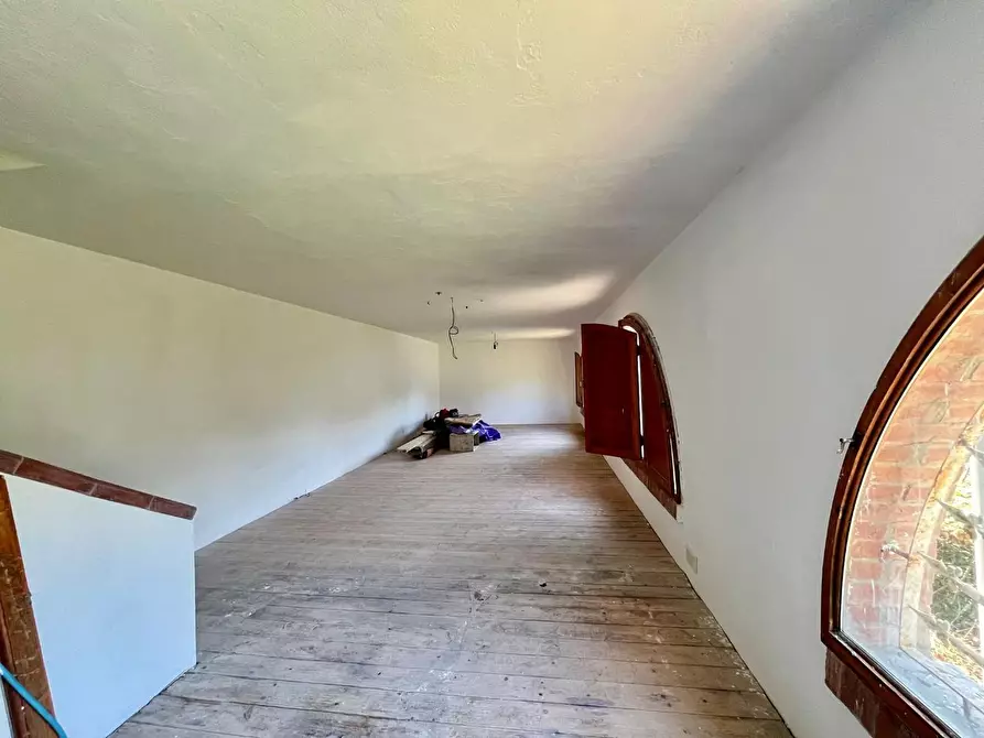 Immagine 8 di Villa in vendita  a Calci