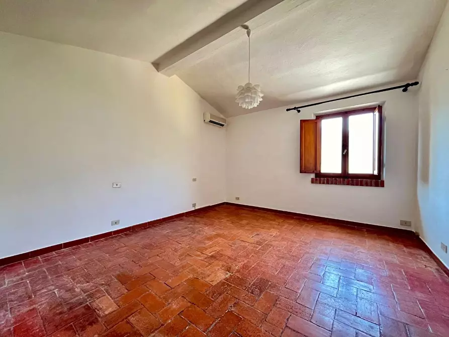 Immagine 19 di Villa in vendita  a Calci