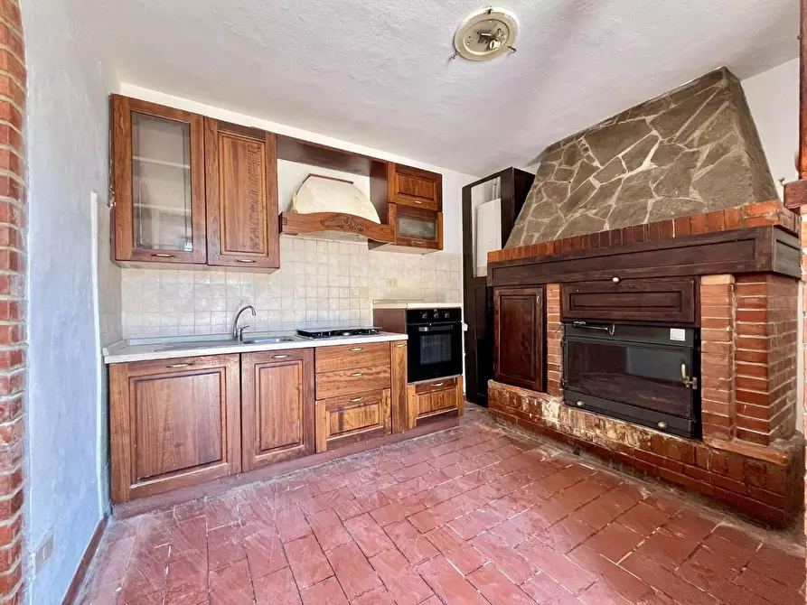 Immagine 2 di Villa in vendita  a Calci