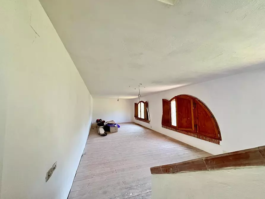 Immagine 9 di Villa in vendita  a Calci