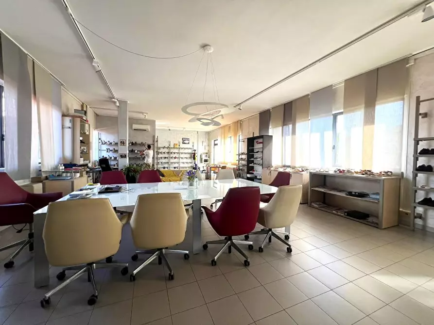 Immagine 5 di Locale commerciale in affitto  a San Giuliano Terme