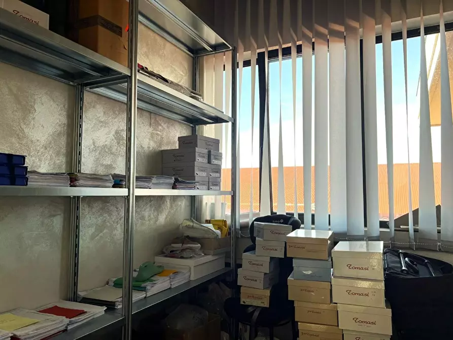 Immagine 14 di Locale commerciale in affitto  a San Giuliano Terme