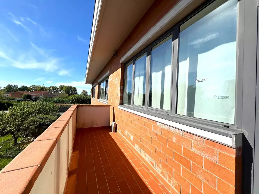 Immagine 16 di Locale commerciale in affitto  a San Giuliano Terme