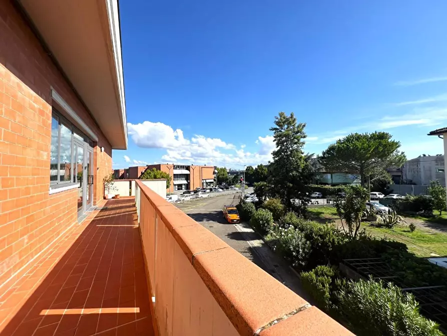 Immagine 17 di Locale commerciale in affitto  a San Giuliano Terme