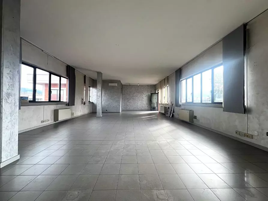 Immagine 7 di Locale commerciale in affitto  a San Giuliano Terme