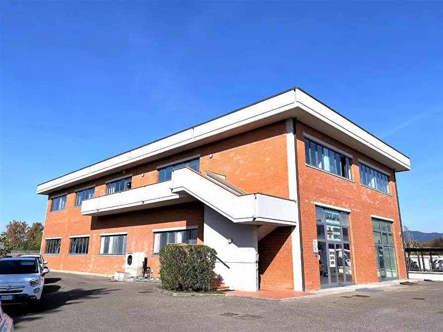 Immagine 3 di Locale commerciale in affitto  a San Giuliano Terme