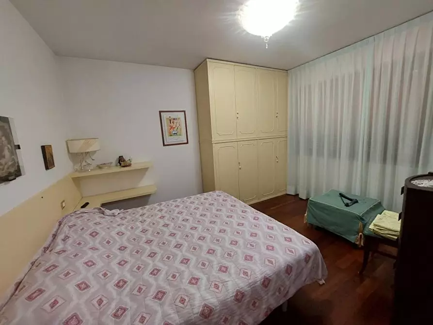 Immagine 24 di Villa in vendita  a Massa