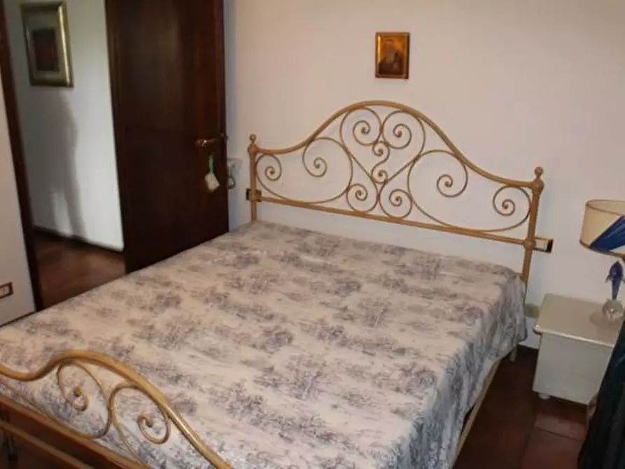 Immagine 12 di Villa in vendita  a Massa