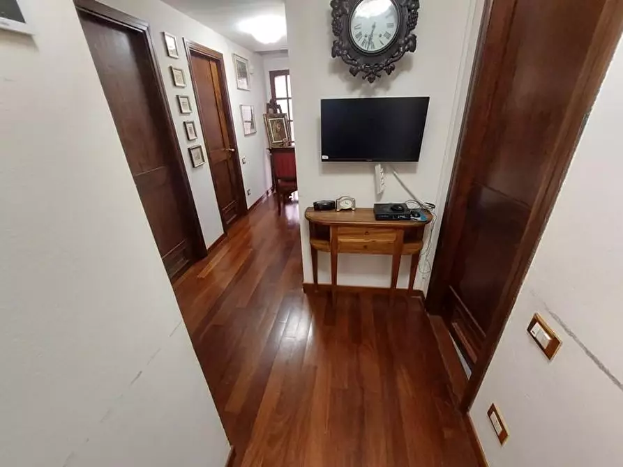 Immagine 22 di Villa in vendita  a Massa