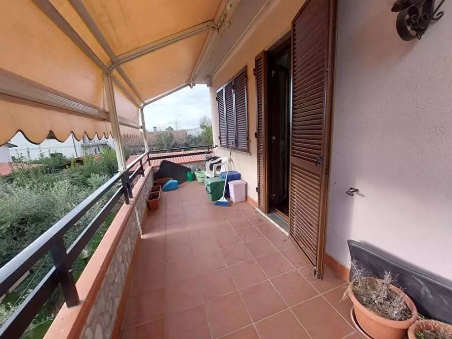 Immagine 19 di Villa in vendita  a Massa