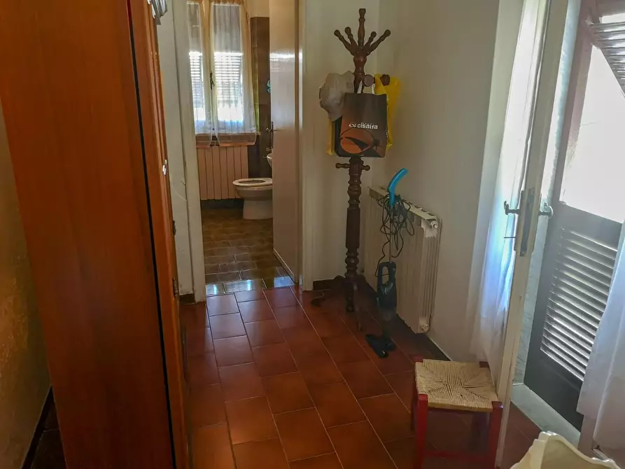 Immagine 5 di Villa in vendita  a Massa