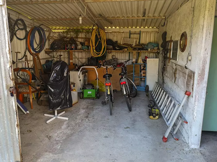 Immagine 24 di Villa in vendita  a Massa