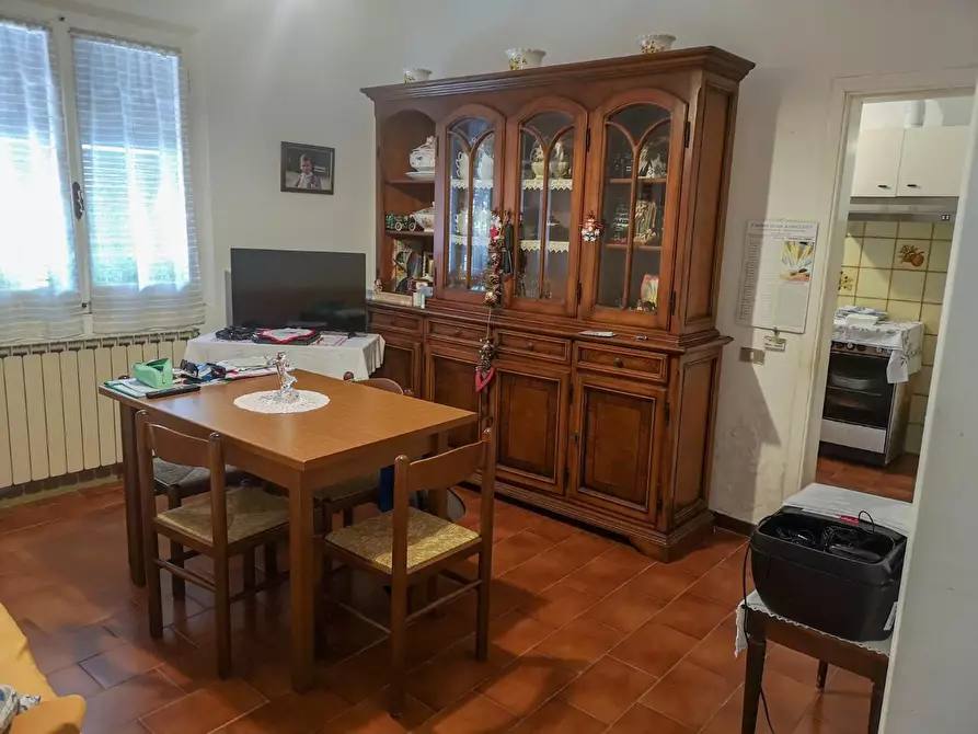 Immagine 4 di Villa in vendita  a Massa