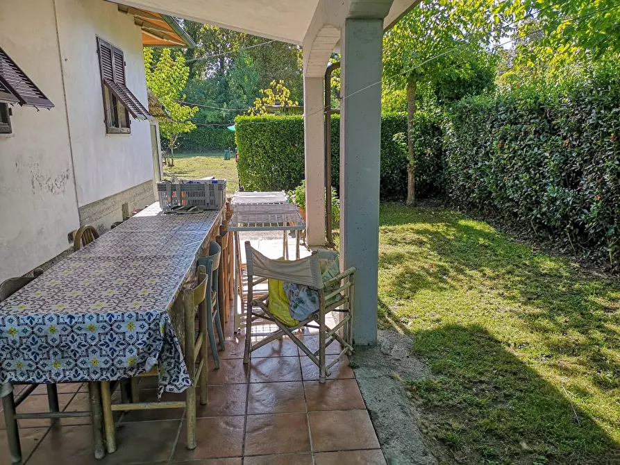 Immagine 18 di Villa in vendita  a Massa