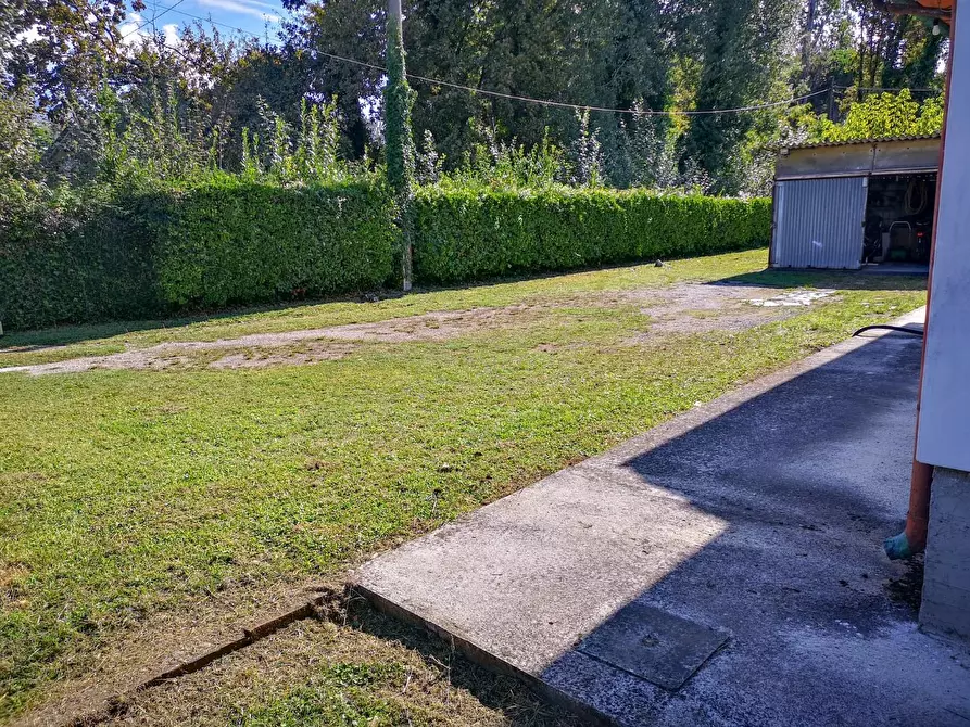 Immagine 22 di Villa in vendita  a Massa