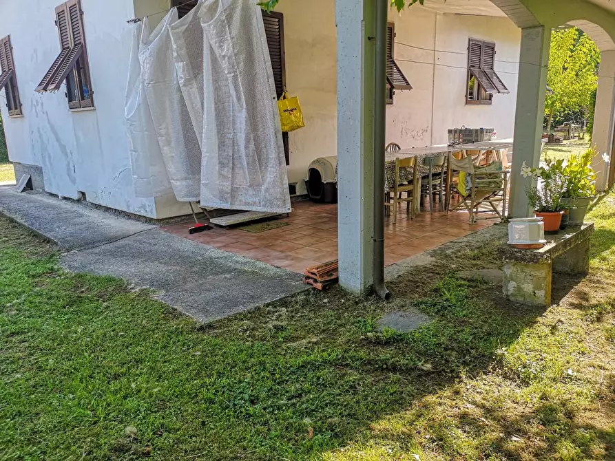 Immagine 19 di Villa in vendita  a Massa