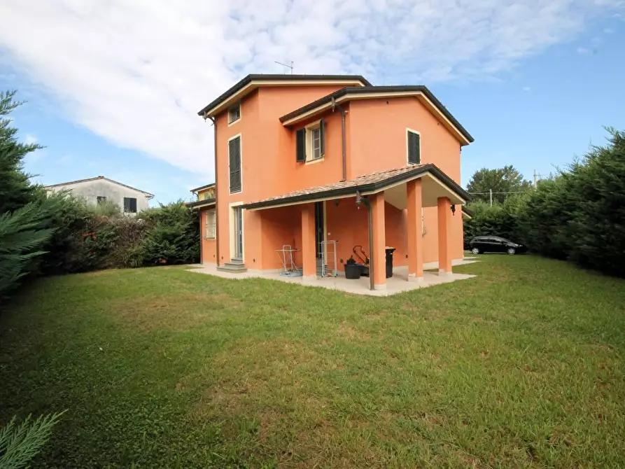 Immagine 1 di Villa in vendita  a Capannori