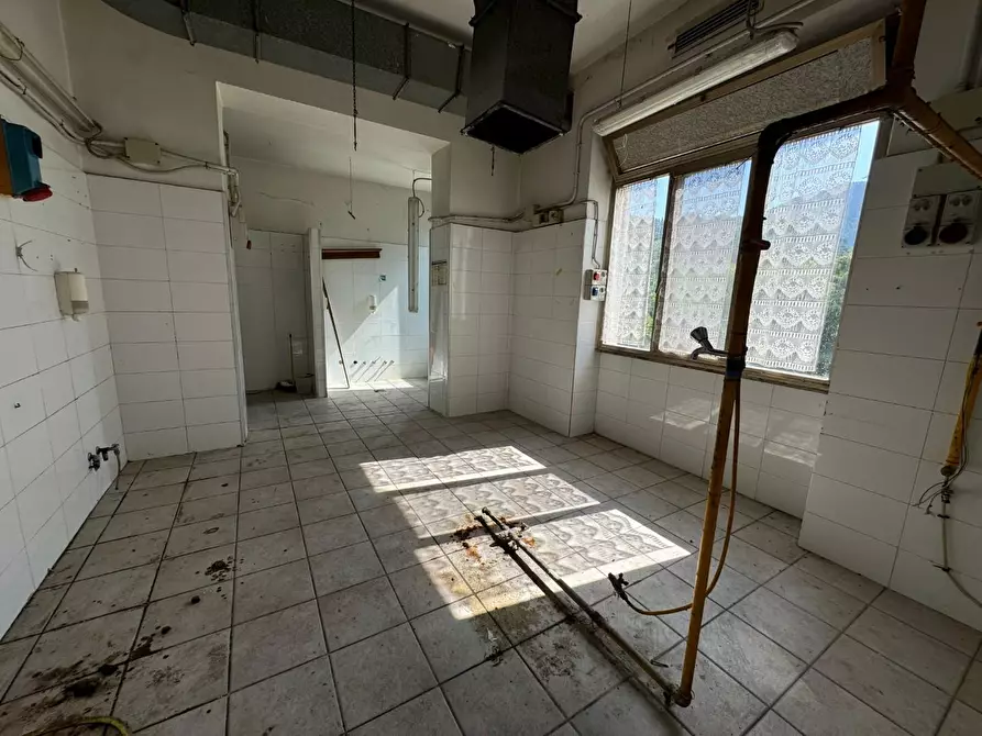 Immagine 8 di Locale commerciale in vendita  a Borgo A Mozzano