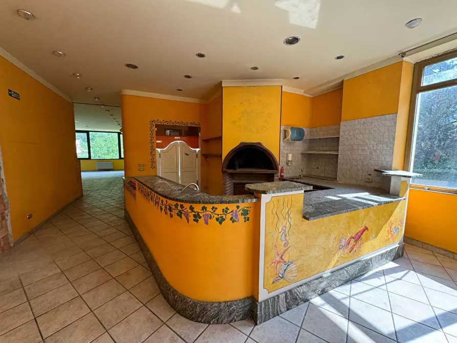 Immagine 16 di Locale commerciale in vendita  a Borgo A Mozzano