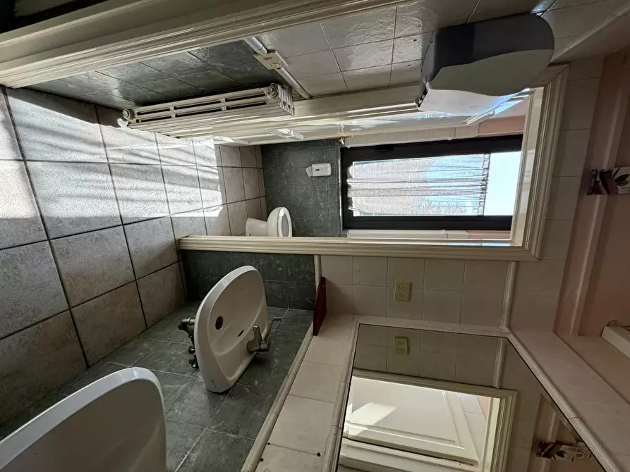 Immagine 10 di Locale commerciale in vendita  a Borgo A Mozzano