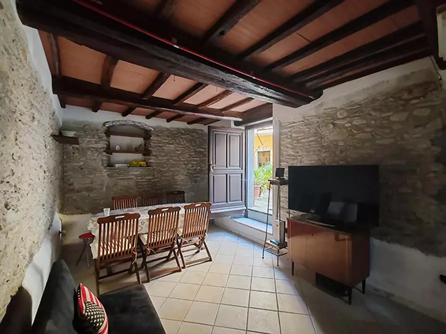 Immagine 21 di Terratetto in vendita  a Massa