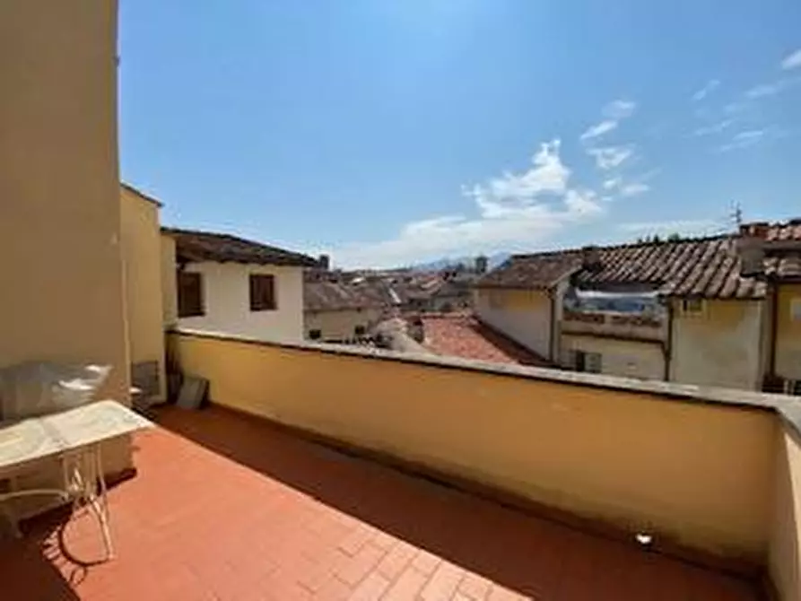 Immagine 4 di Appartamento in vendita  a Lucca