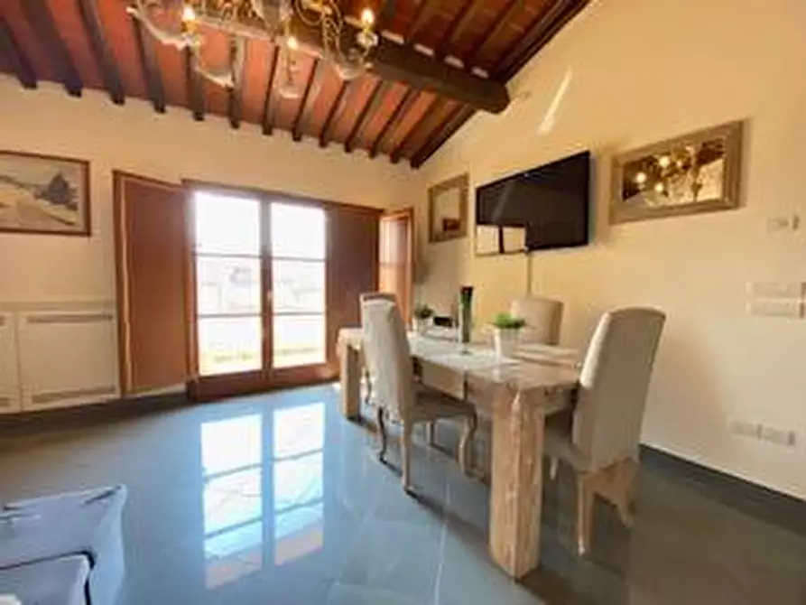 Immagine 3 di Appartamento in vendita  a Lucca