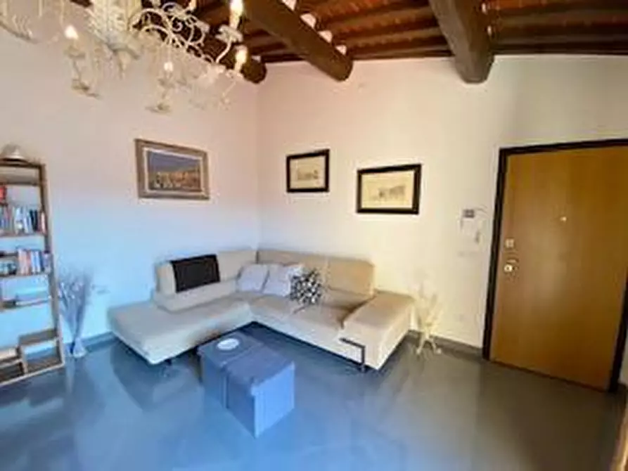 Immagine 6 di Appartamento in vendita  a Lucca