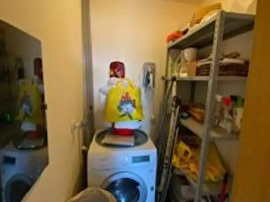 Immagine 14 di Appartamento in vendita  a Lucca