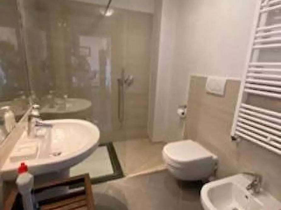 Immagine 8 di Appartamento in vendita  a Lucca