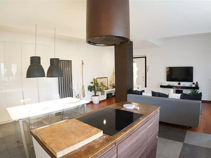 Immagine 10 di Appartamento in vendita  a Carrara