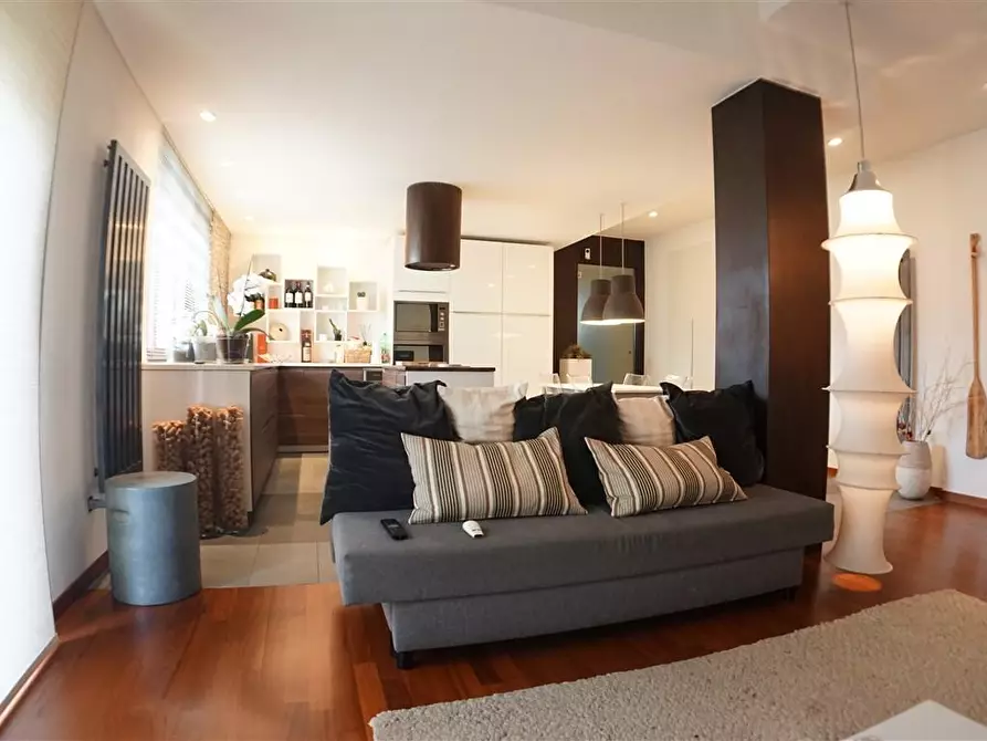 Immagine 3 di Appartamento in vendita  a Carrara