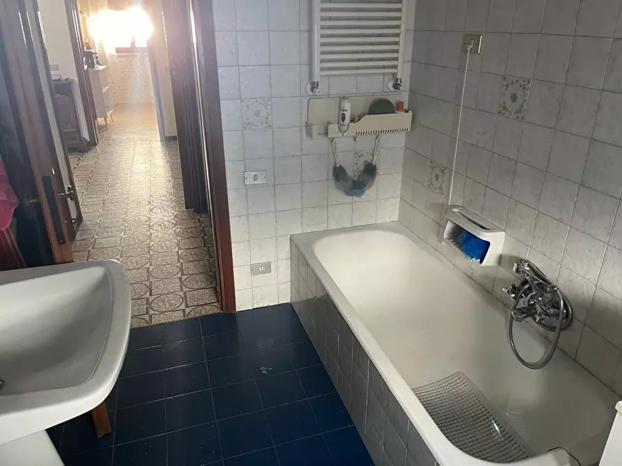 Immagine 12 di Appartamento in vendita  a Carrara