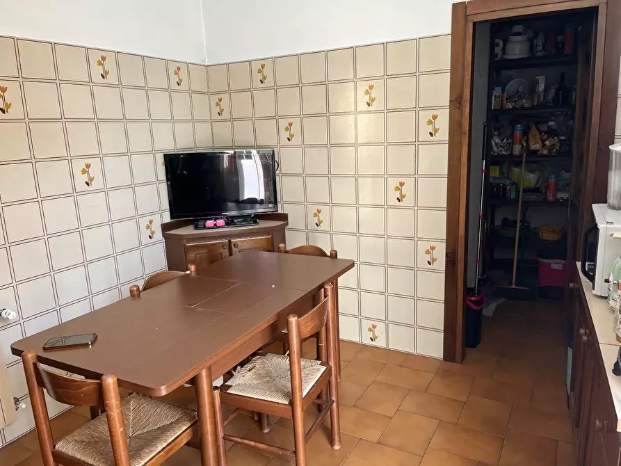 Immagine 3 di Appartamento in vendita  a Carrara