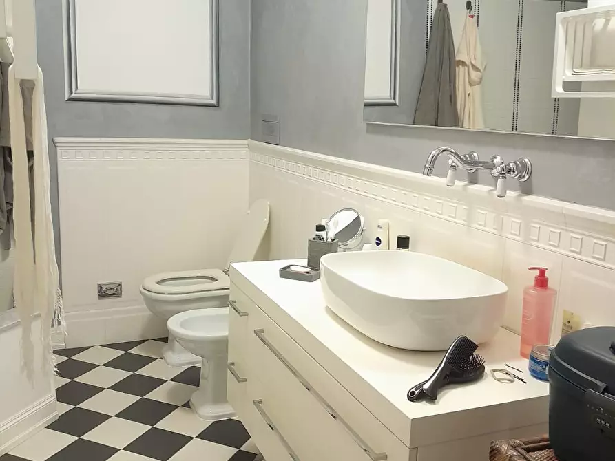 Immagine 22 di Appartamento in vendita  a Livorno