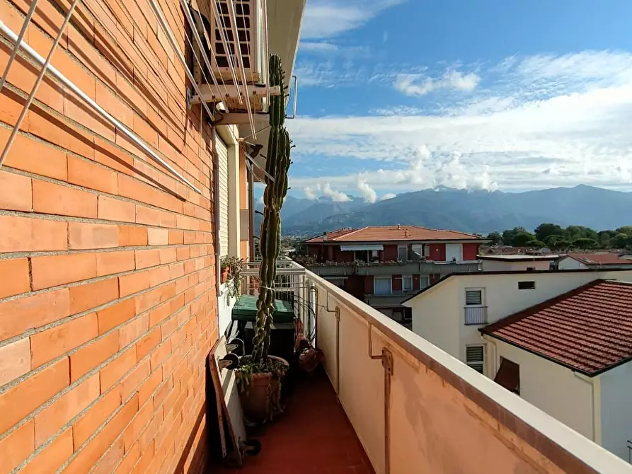 Immagine 16 di Mansarda in vendita  a Massa